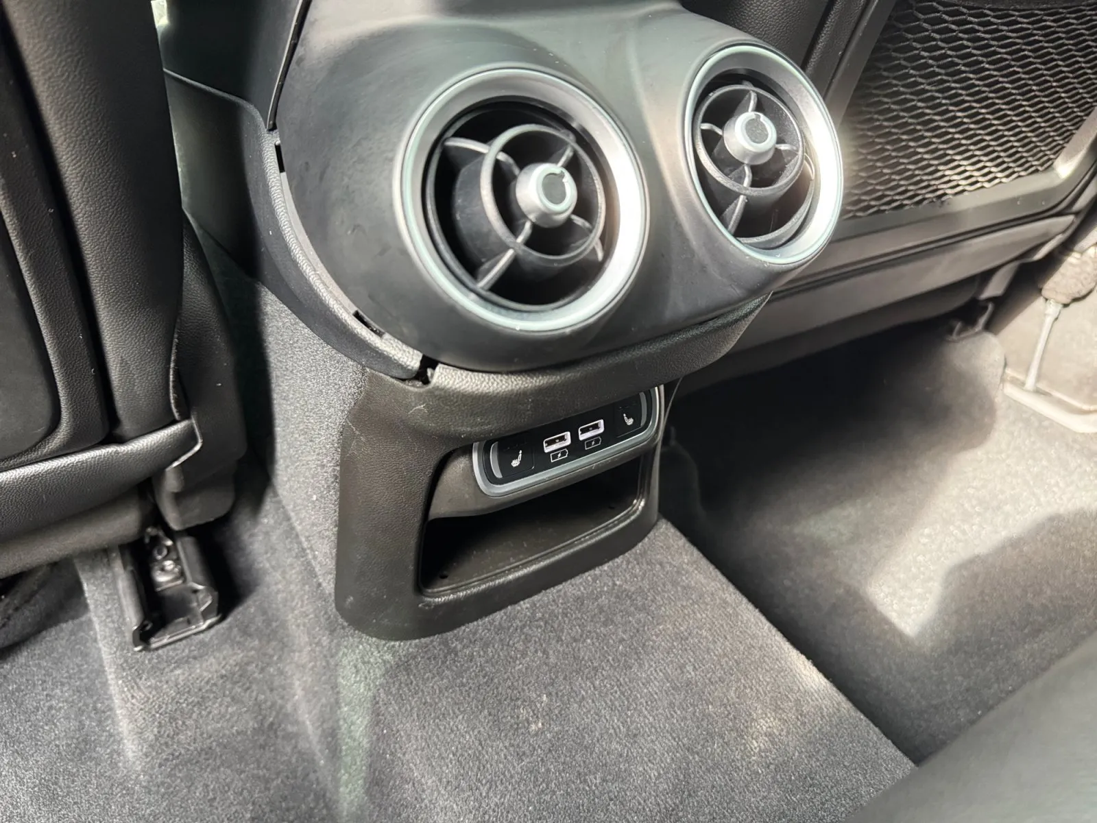 Alfa Romeo Stelvio photo 13
