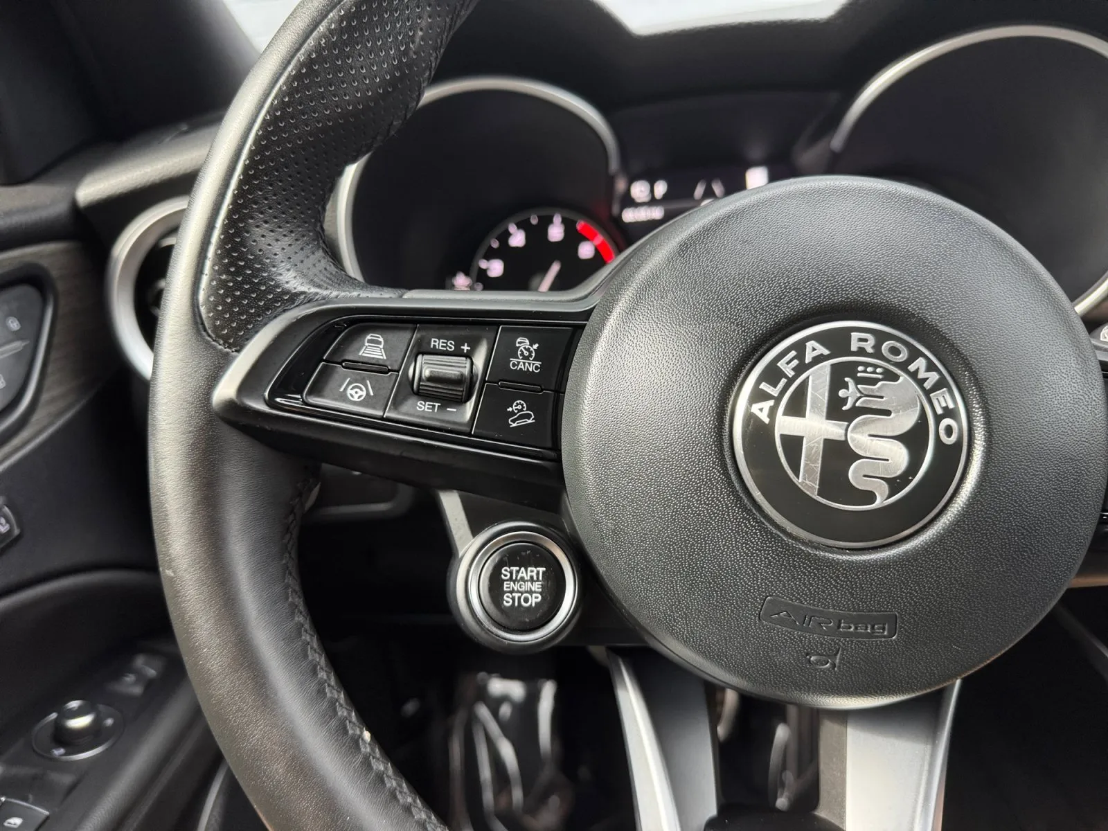 Alfa Romeo Stelvio photo 26