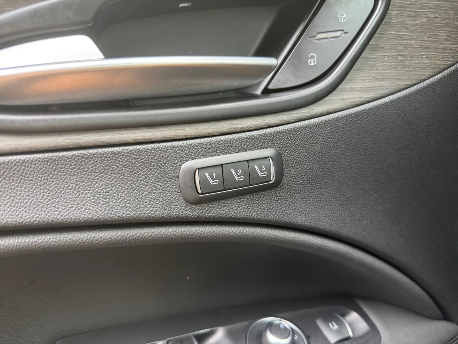 Alfa Romeo Stelvio photo 16