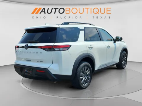 More photos of 2024 Nissan Pathfinder SV at Auto Boutique Ohio, OH