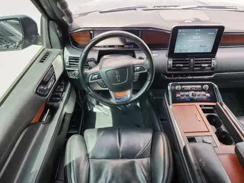 More photos of 2020 Lincoln Navigator Reserve at Auto Boutique Ohio, OH