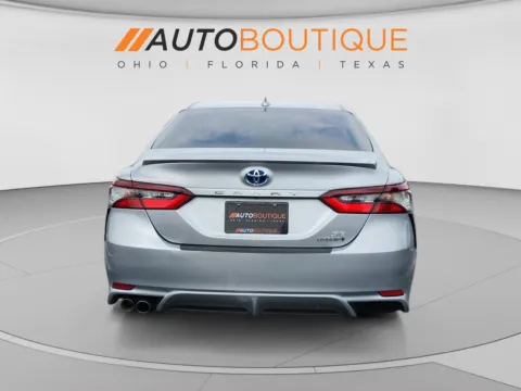 More photos of 2022 Toyota Camry Hybrid SE at Auto Boutique Ohio, OH