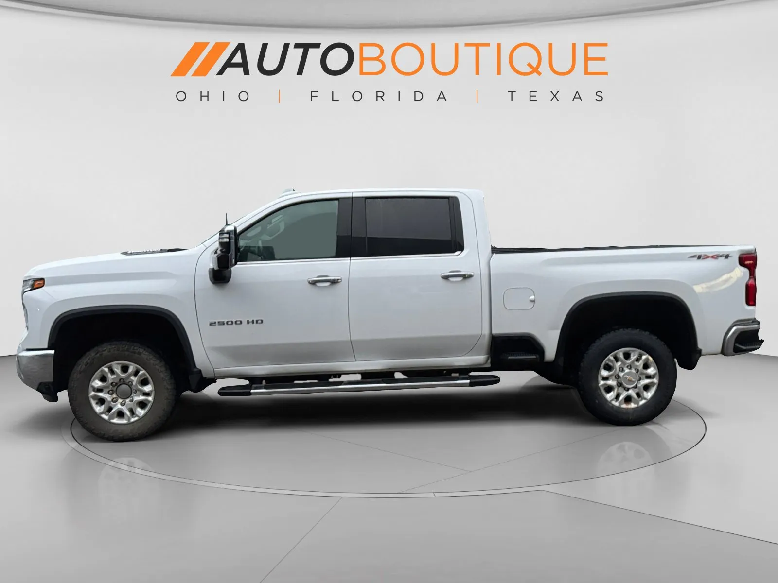 Chevrolet Silverado photo 2