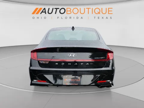 More photos of 2022 Hyundai Sonata Limited at Auto Boutique Ohio, OH