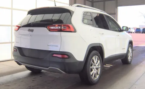 More photos of 2018 Jeep Cherokee Limited at Auto Boutique Ohio, OH