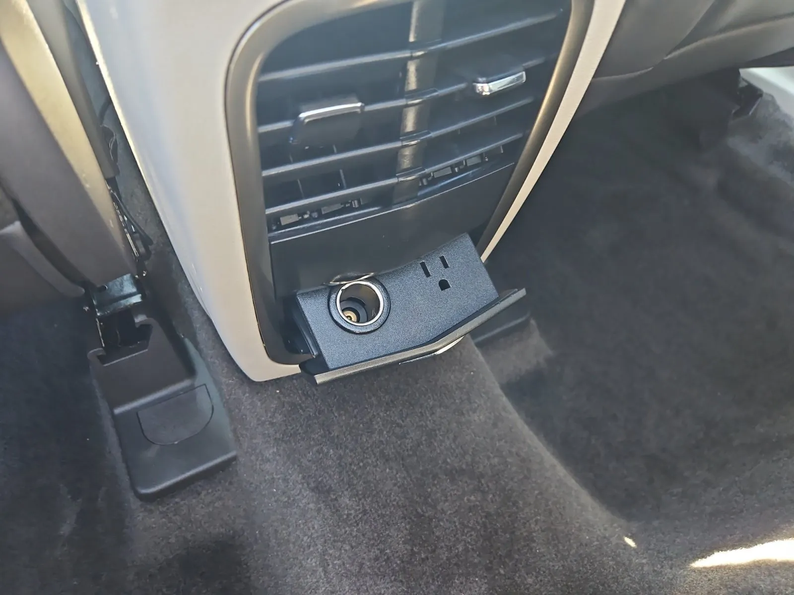 Lincoln MKC photo 13