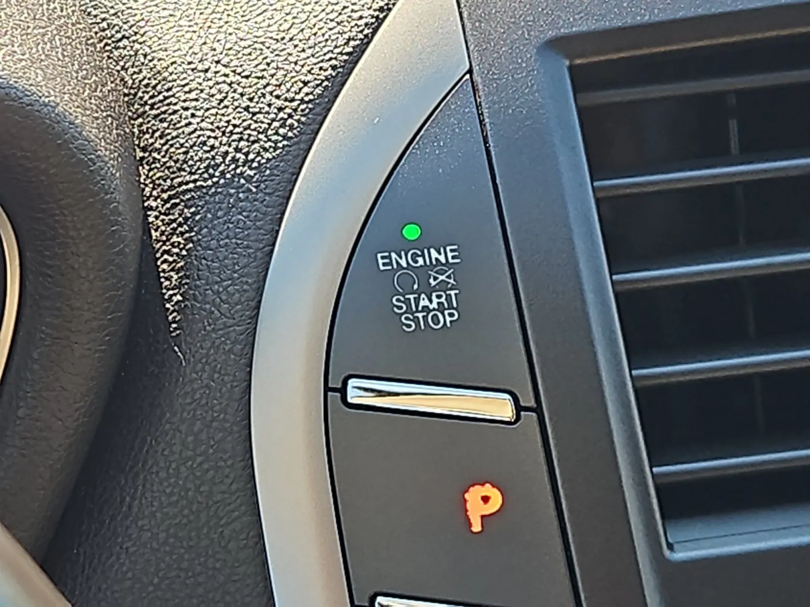 Lincoln MKC photo 22