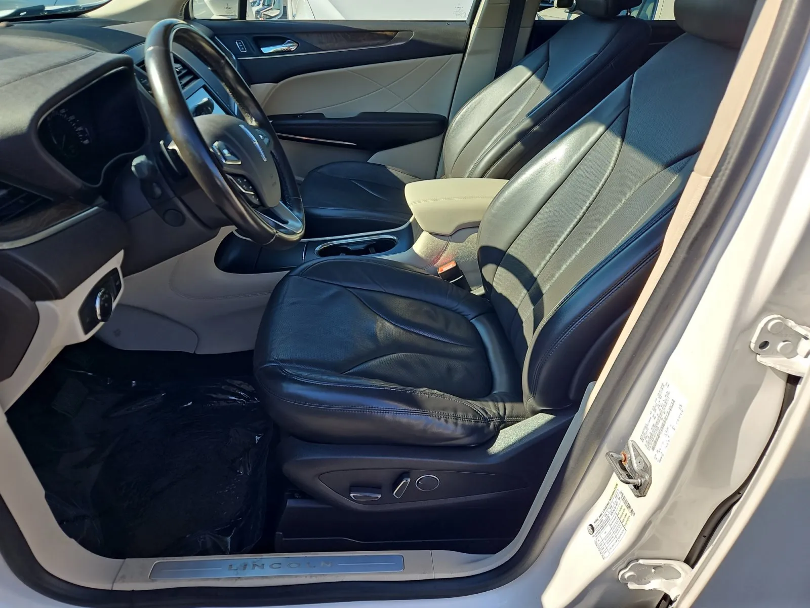Lincoln MKC photo 9