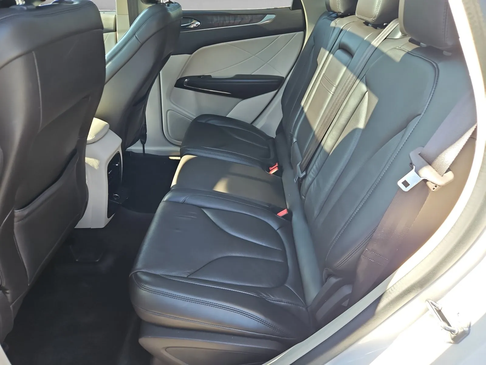 Lincoln MKC photo 14
