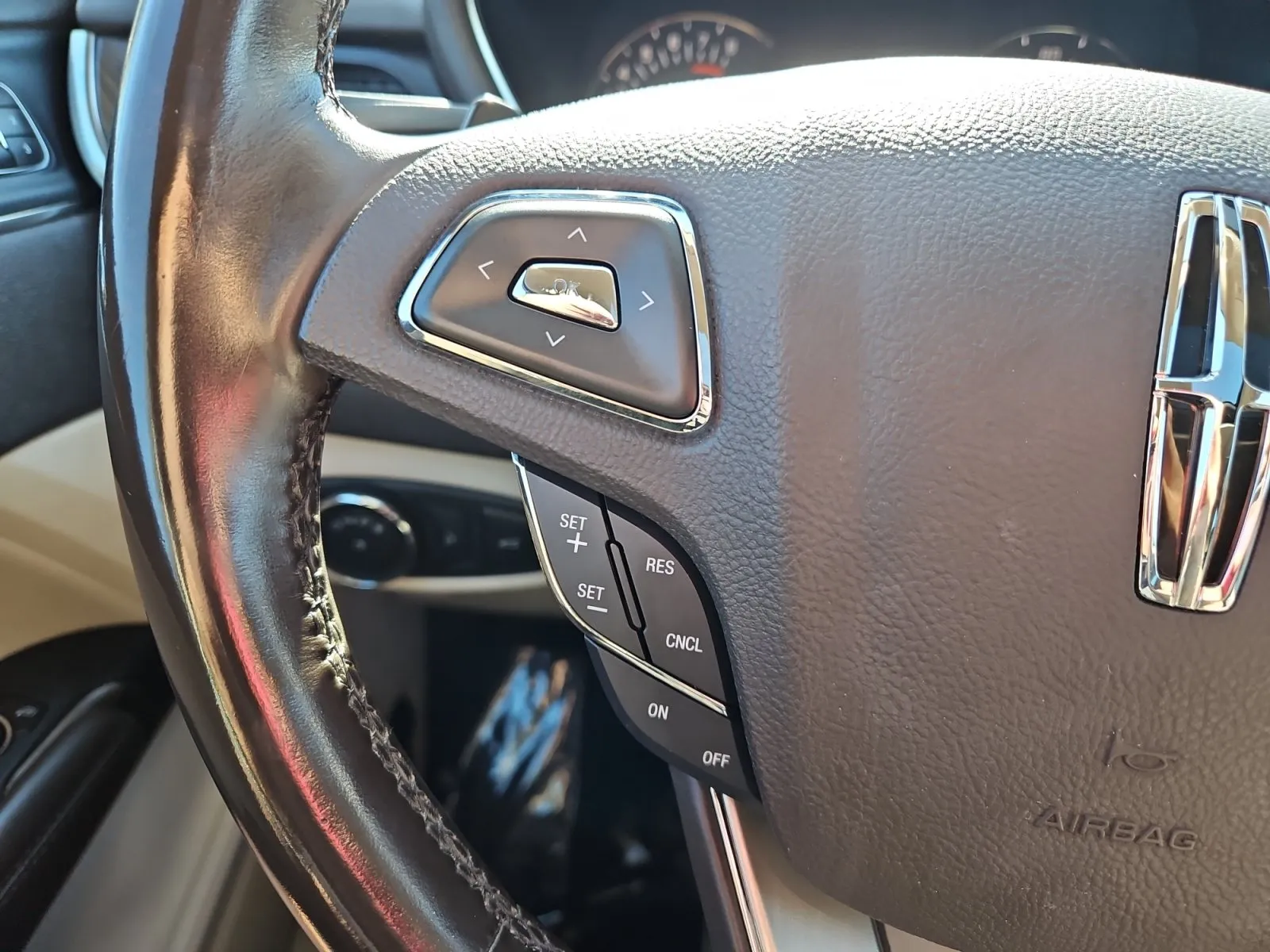 Lincoln MKC photo 28