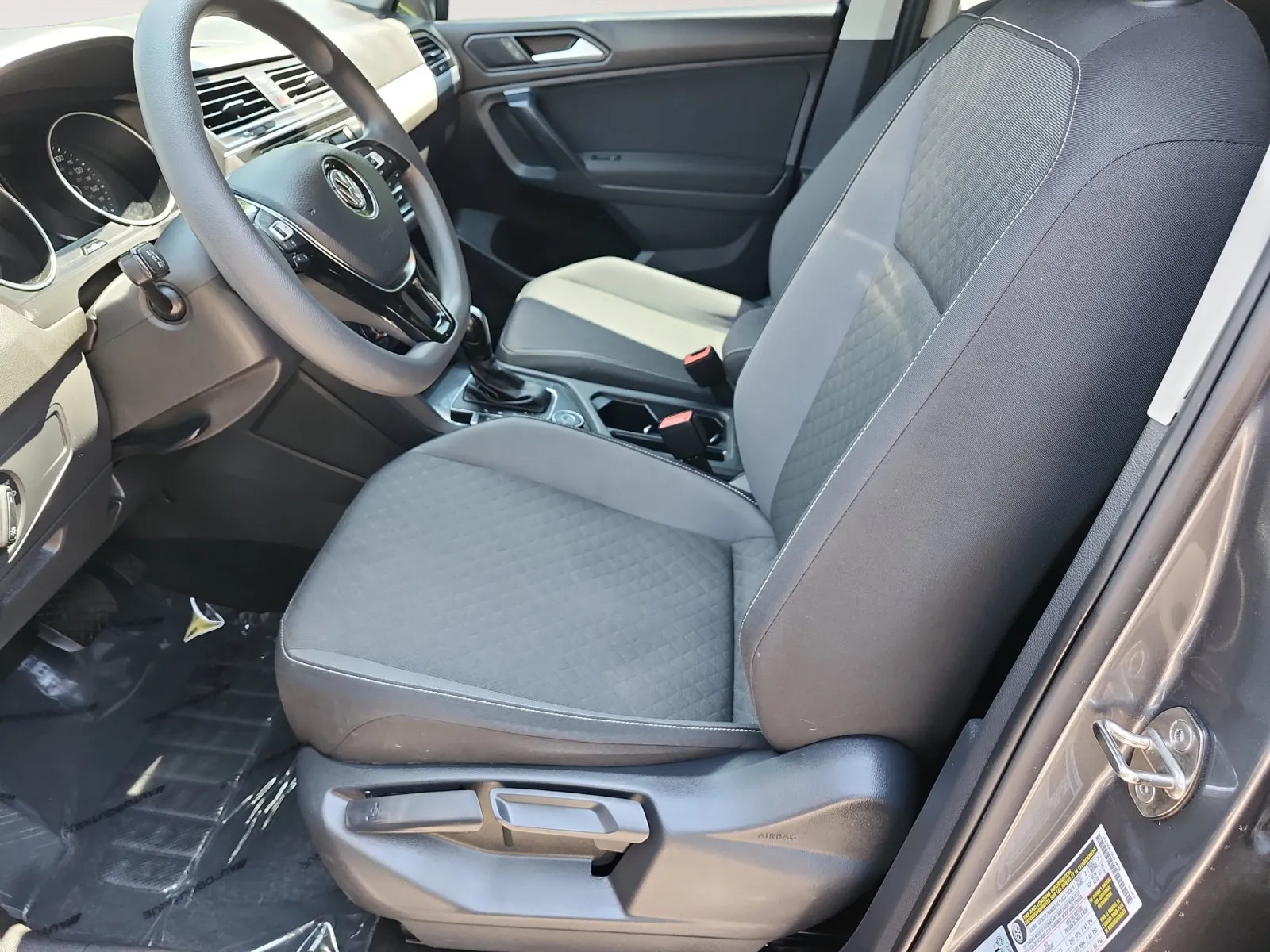 Volkswagen Tiguan photo 9