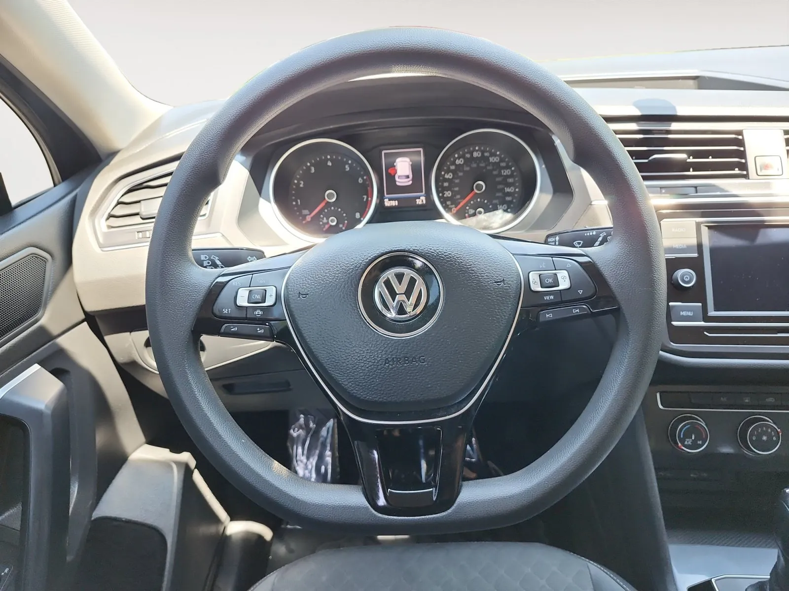 Volkswagen Tiguan photo 12