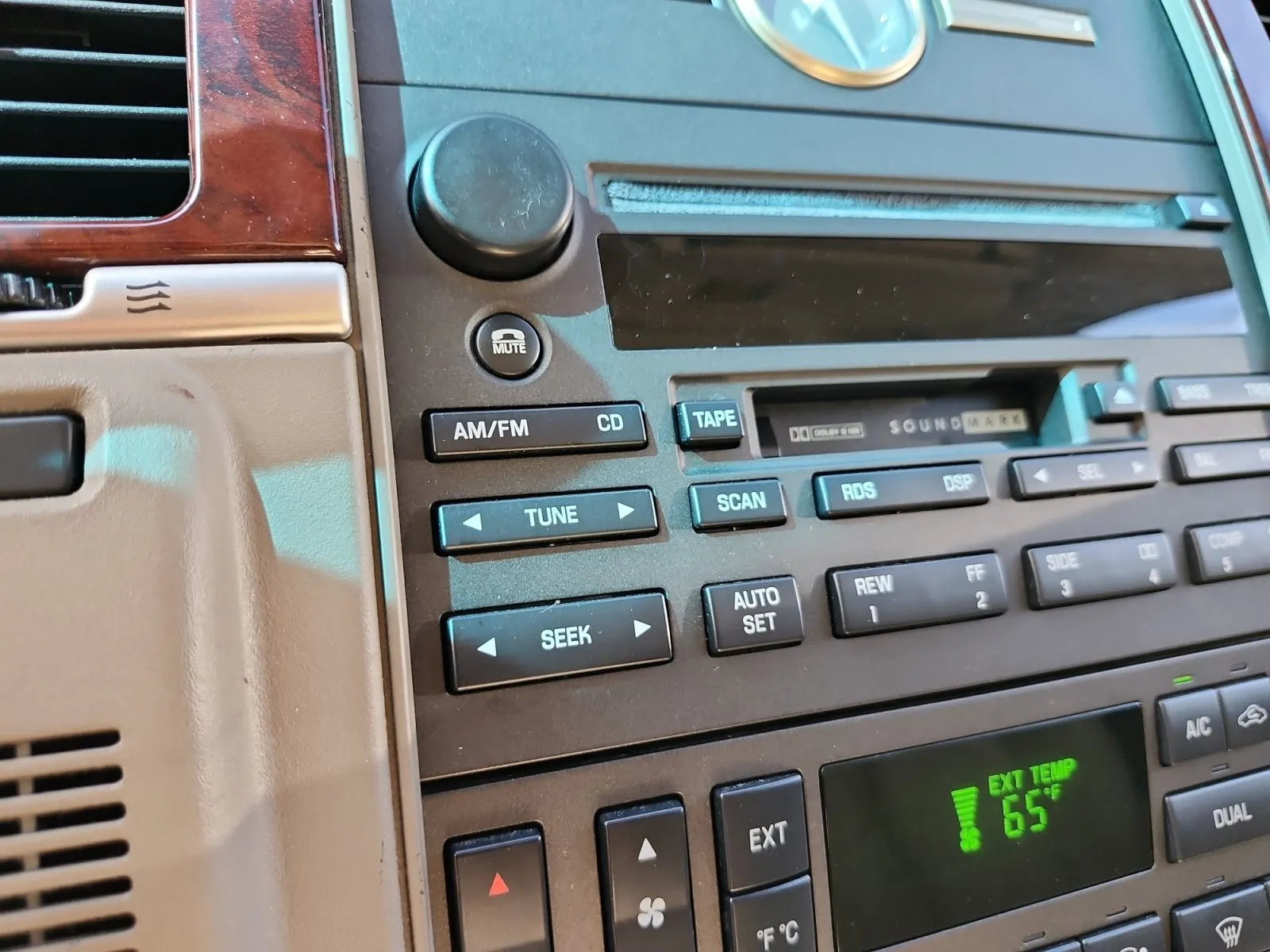 Lincoln Town Car photo 17