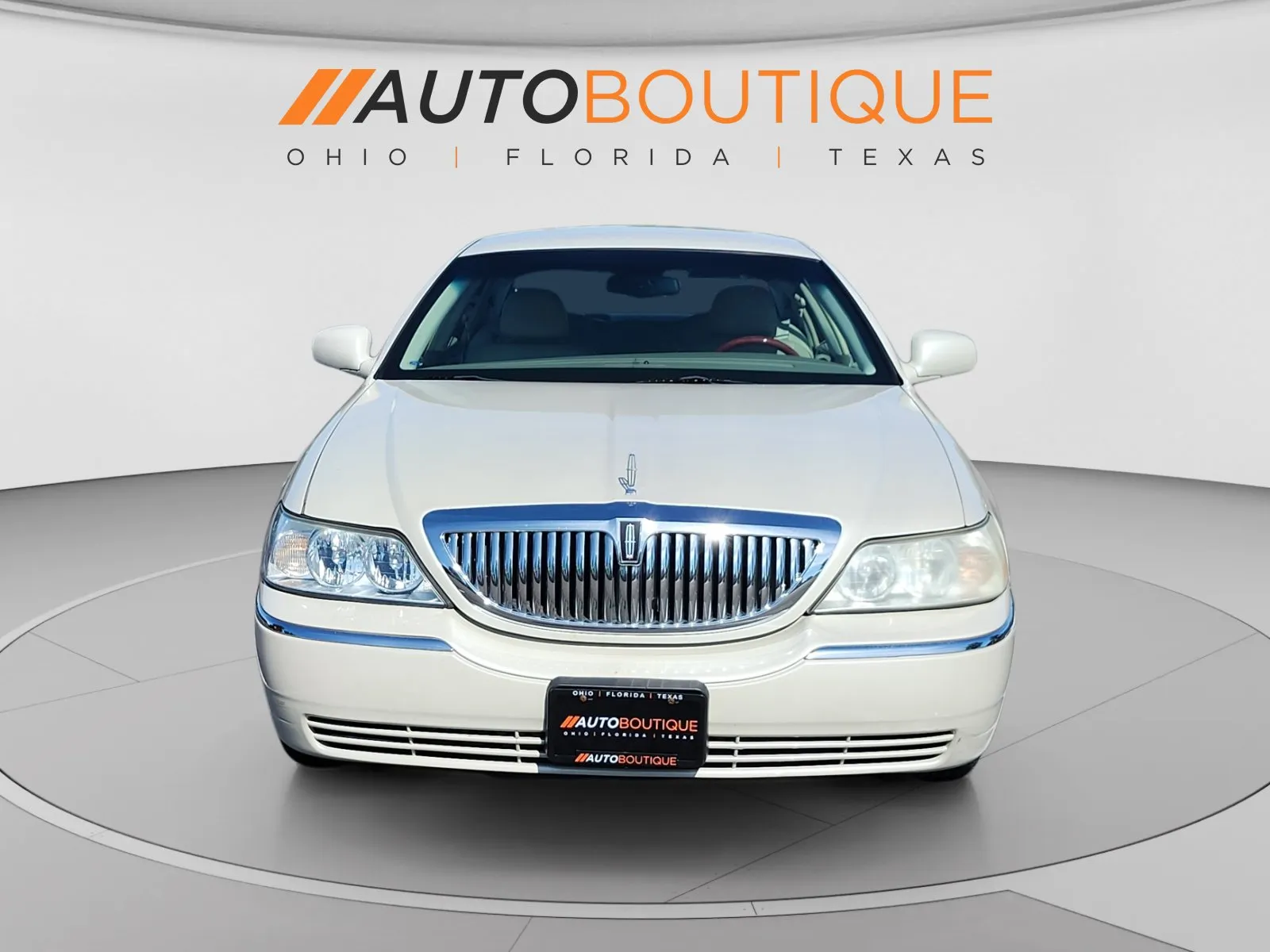 Lincoln Town Car photo 8
