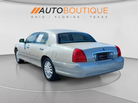 Another view of 2005 Lincoln Town Car Signature Limited for sale in Columbus, OH at Auto Boutique Ohio