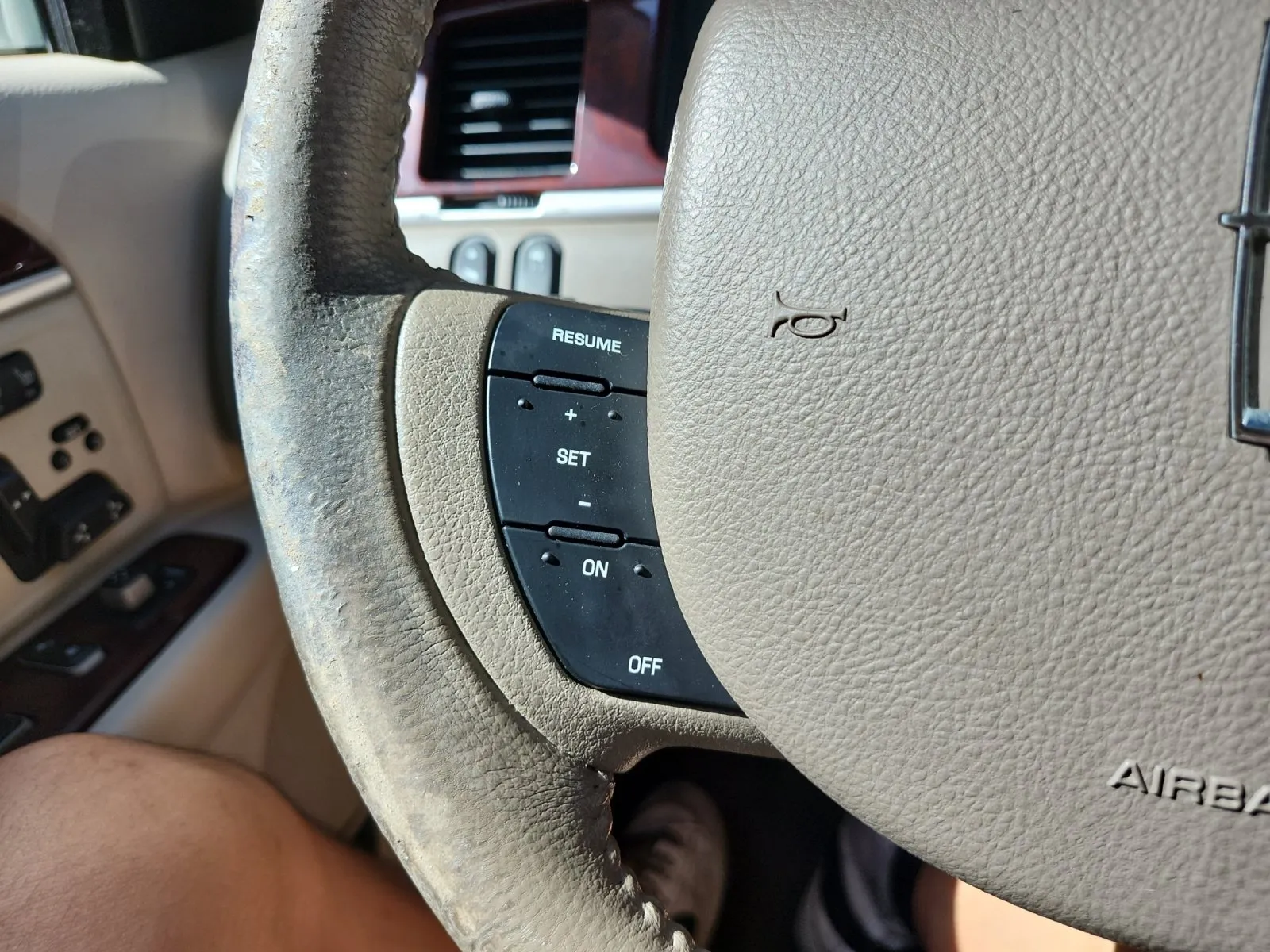 Lincoln Town Car photo 22