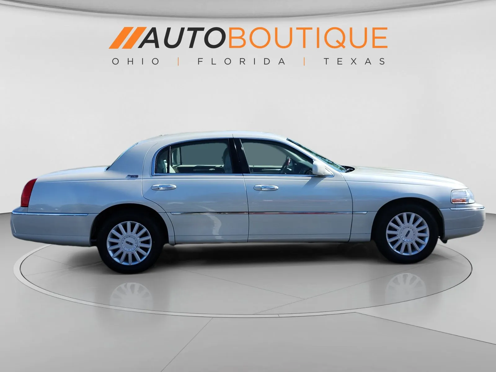Lincoln Town Car photo 6