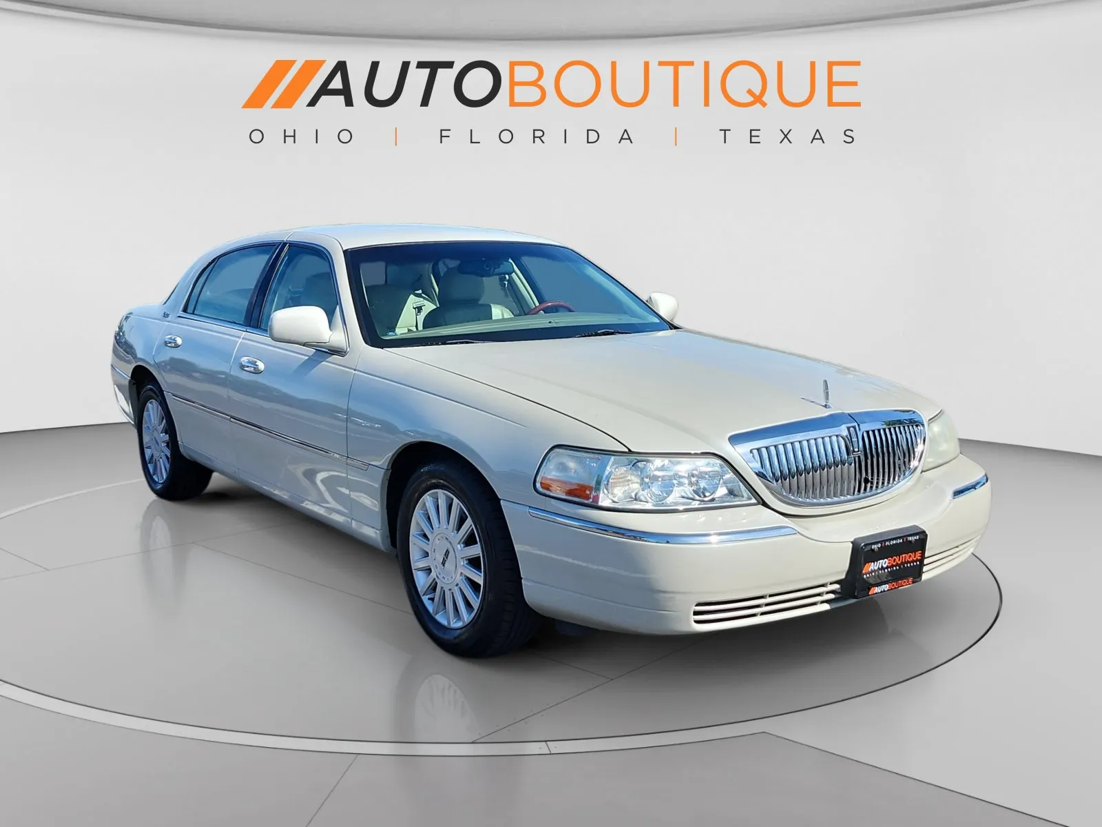 Lincoln Town Car photo 7