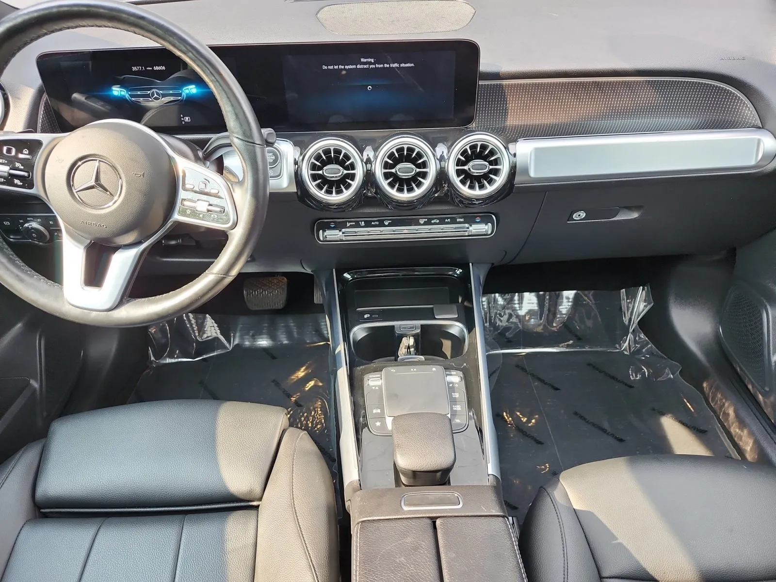 Mercedes-Benz GLB photo 11