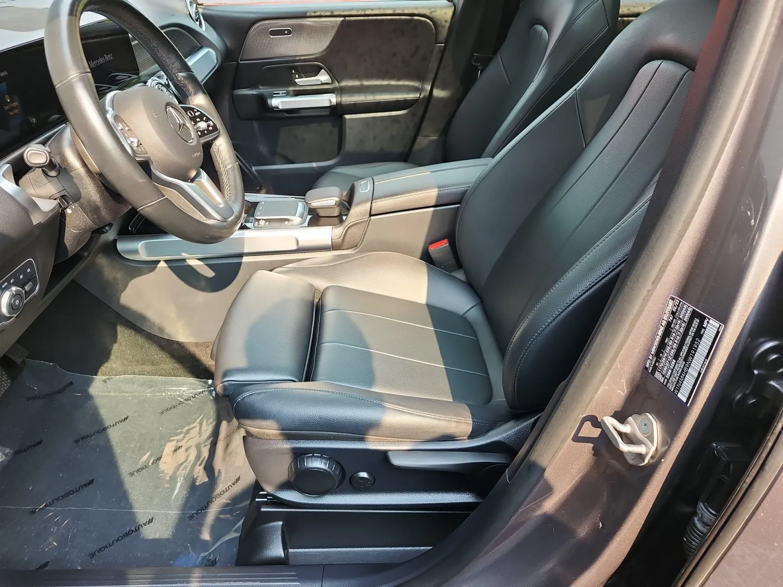 Mercedes-Benz GLB photo 9