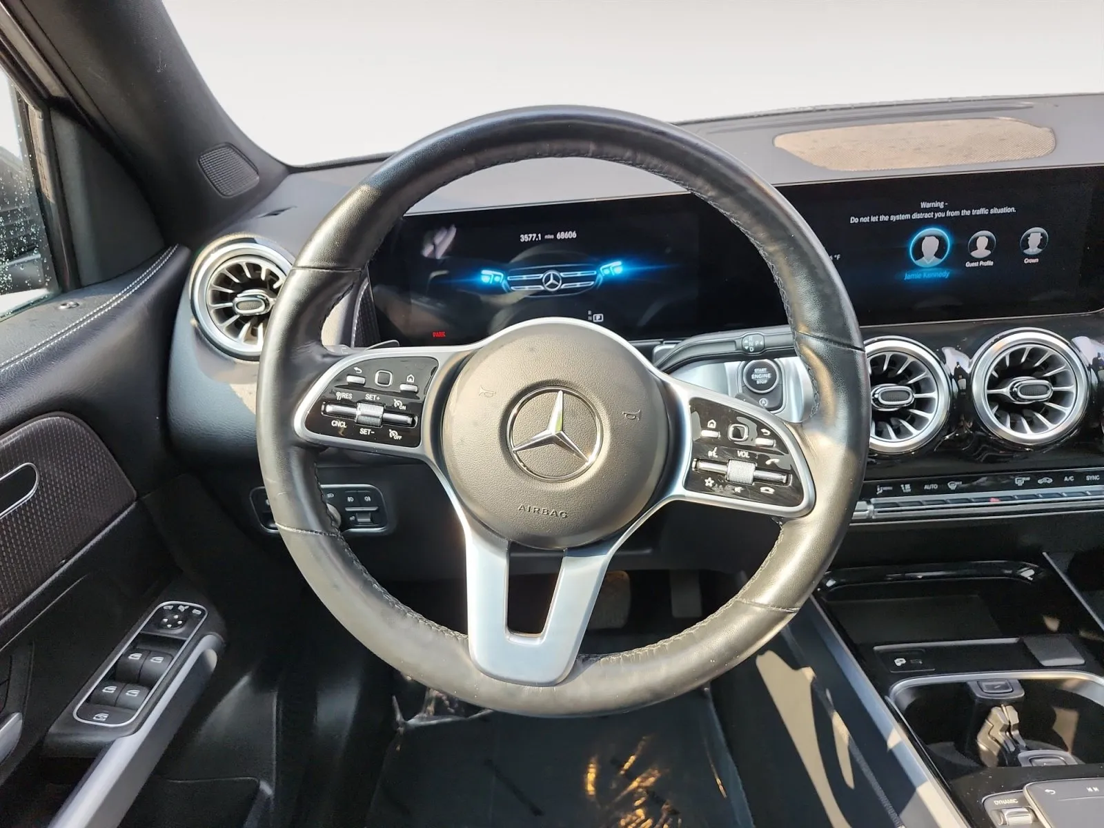 Mercedes-Benz GLB photo 12