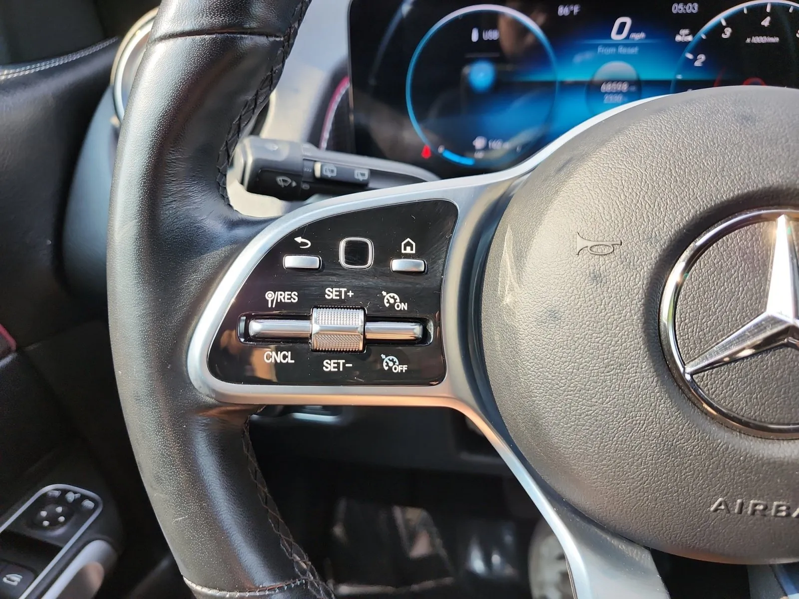 Mercedes-Benz GLB photo 23