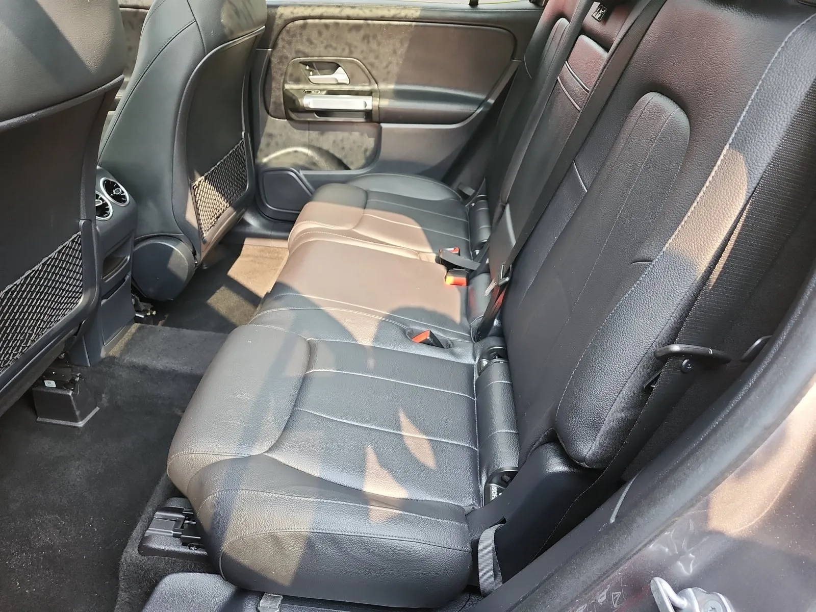Mercedes-Benz GLB photo 13