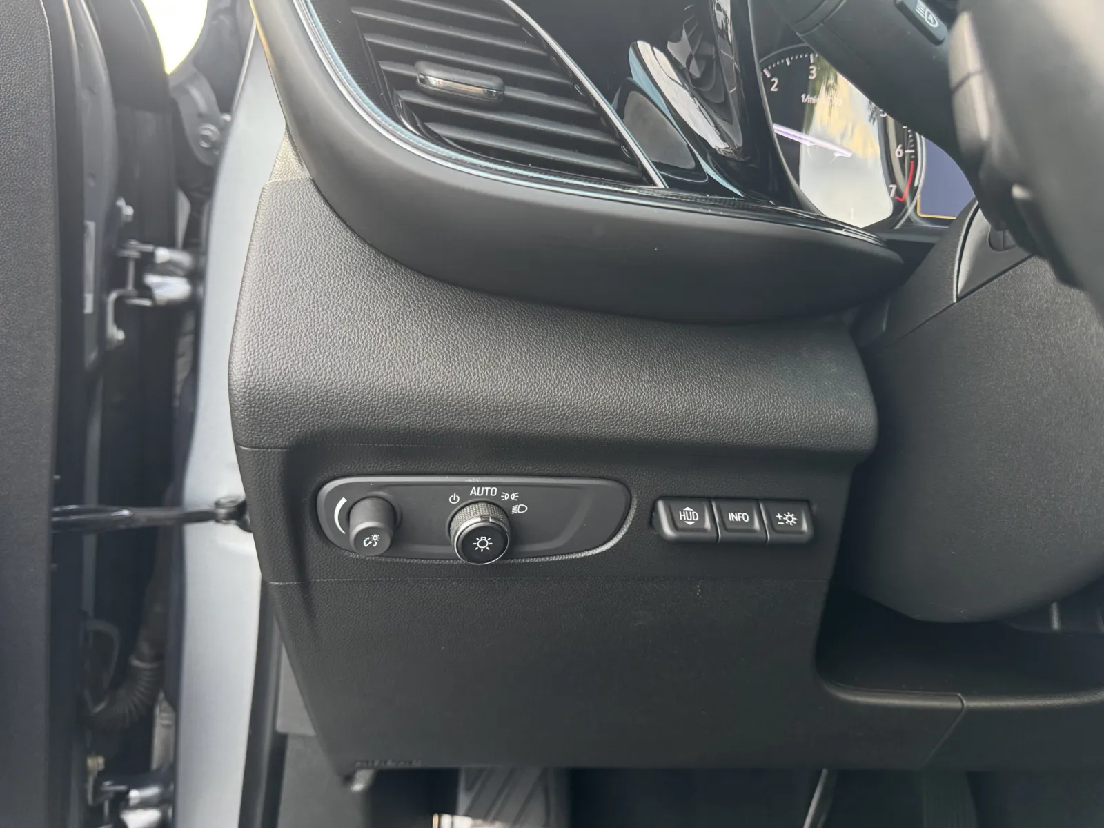 Buick Envision photo 21