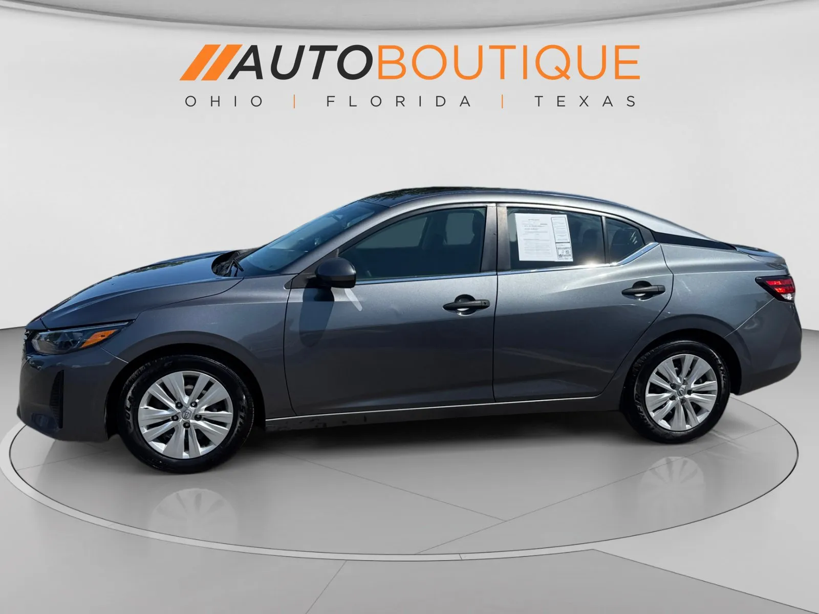 Nissan Sentra photo 2