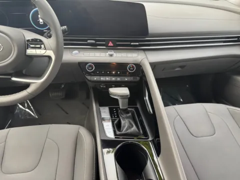 More photos of 2023 Hyundai Elantra SEL at Auto Boutique Ohio, OH