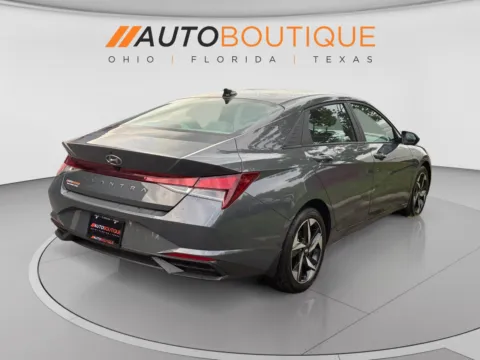 More photos of 2023 Hyundai Elantra SEL at Auto Boutique Ohio, OH