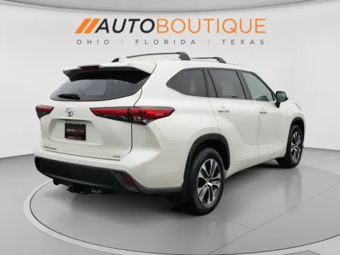 More photos of 2021 Toyota Highlander XLE at Auto Boutique Ohio, OH