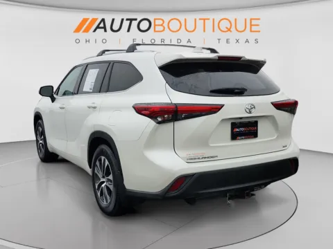 Another view of 2021 Toyota Highlander XLE for sale in Columbus, OH at Auto Boutique Ohio