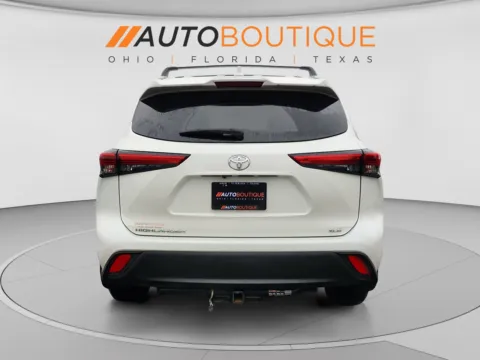 More photos of 2021 Toyota Highlander XLE at Auto Boutique Ohio, OH