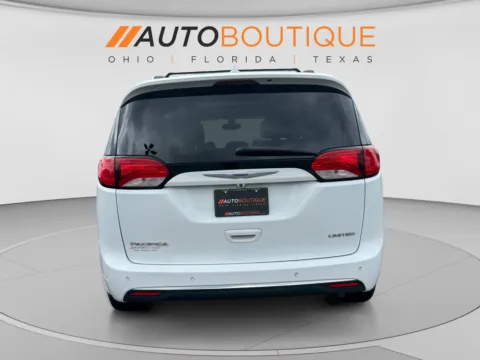 More photos of 2018 Chrysler Pacifica Limited at Auto Boutique Ohio, OH