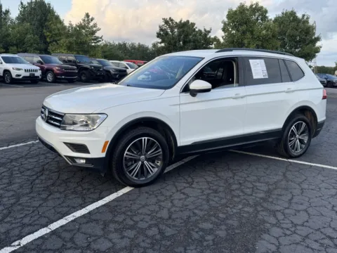 More photos of 2018 Volkswagen Tiguan SE at Auto Boutique Ohio, OH