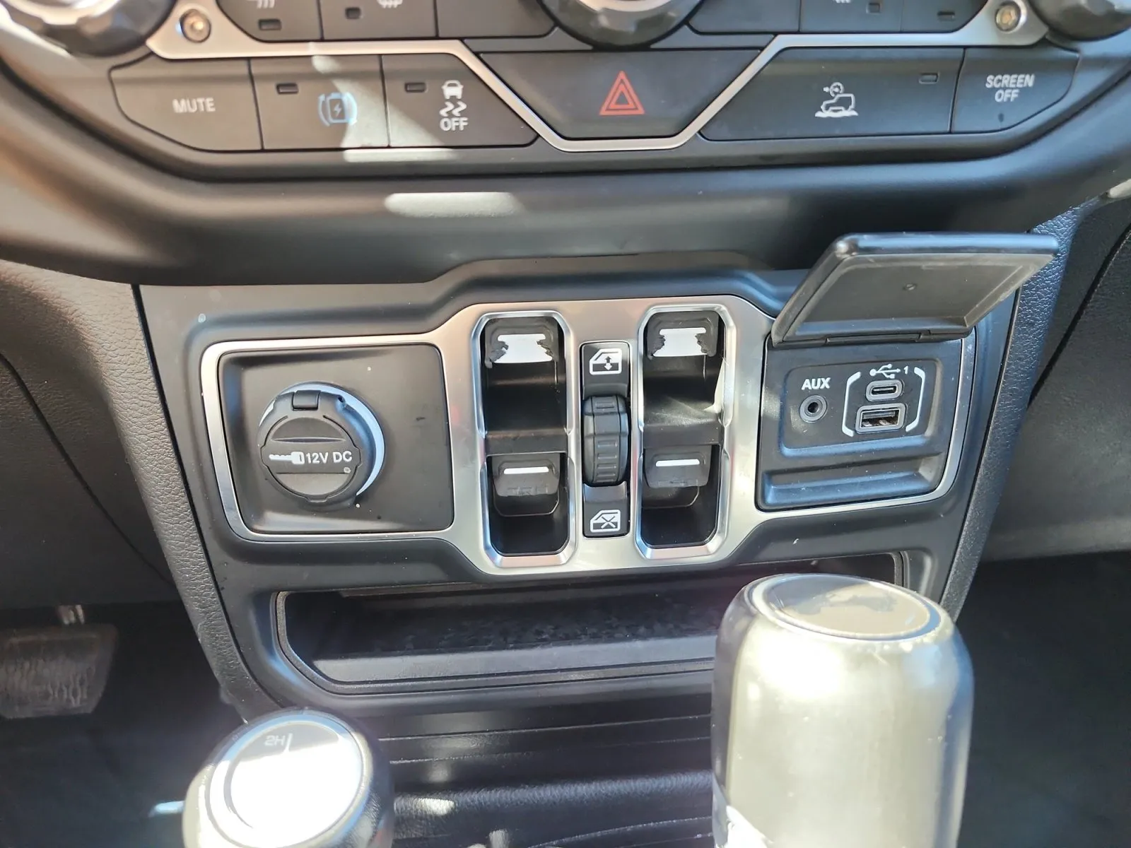 Jeep Wrangler photo 22