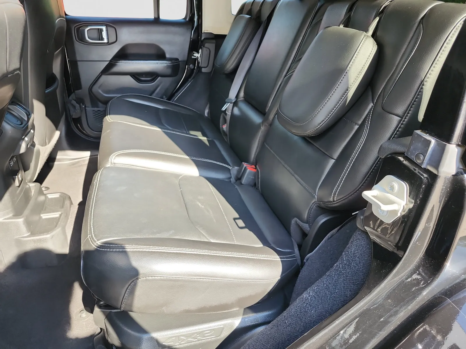 Jeep Wrangler photo 14