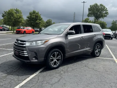 More photos of 2018 Toyota Highlander LE at Auto Boutique Ohio, OH