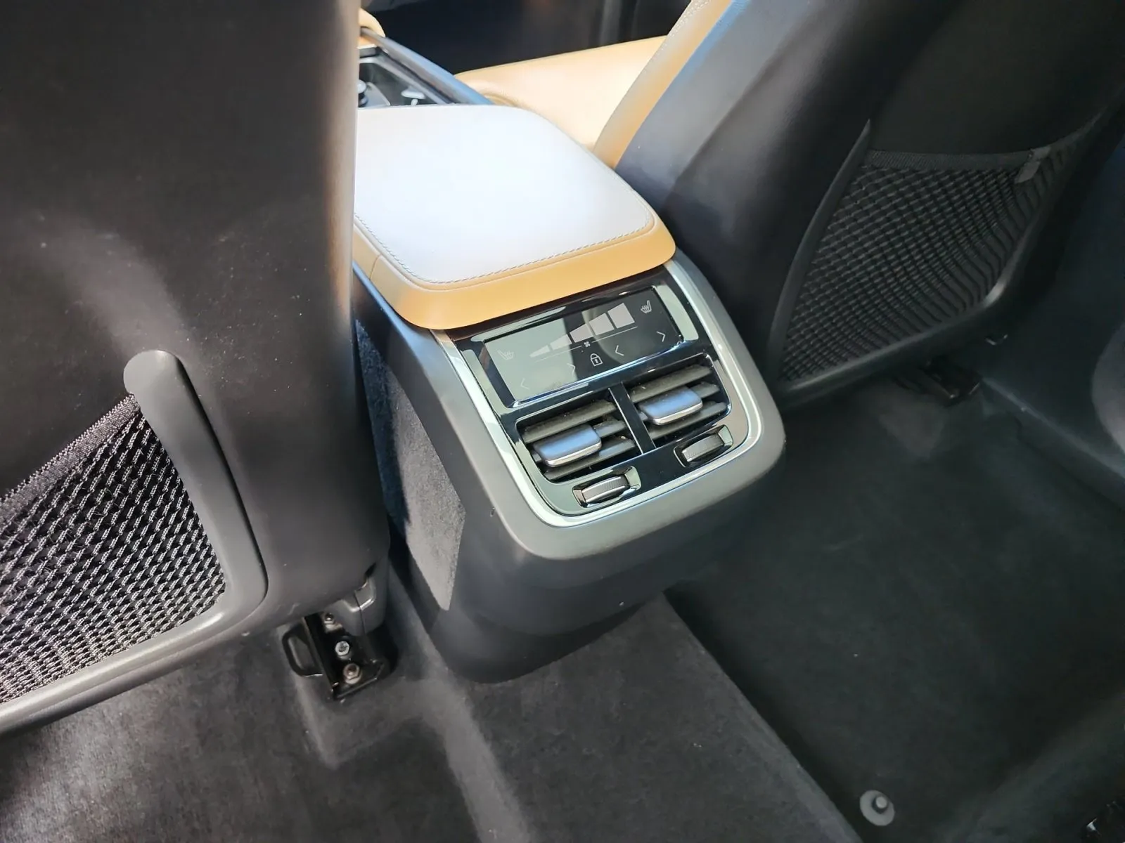 Volvo XC90 photo 13