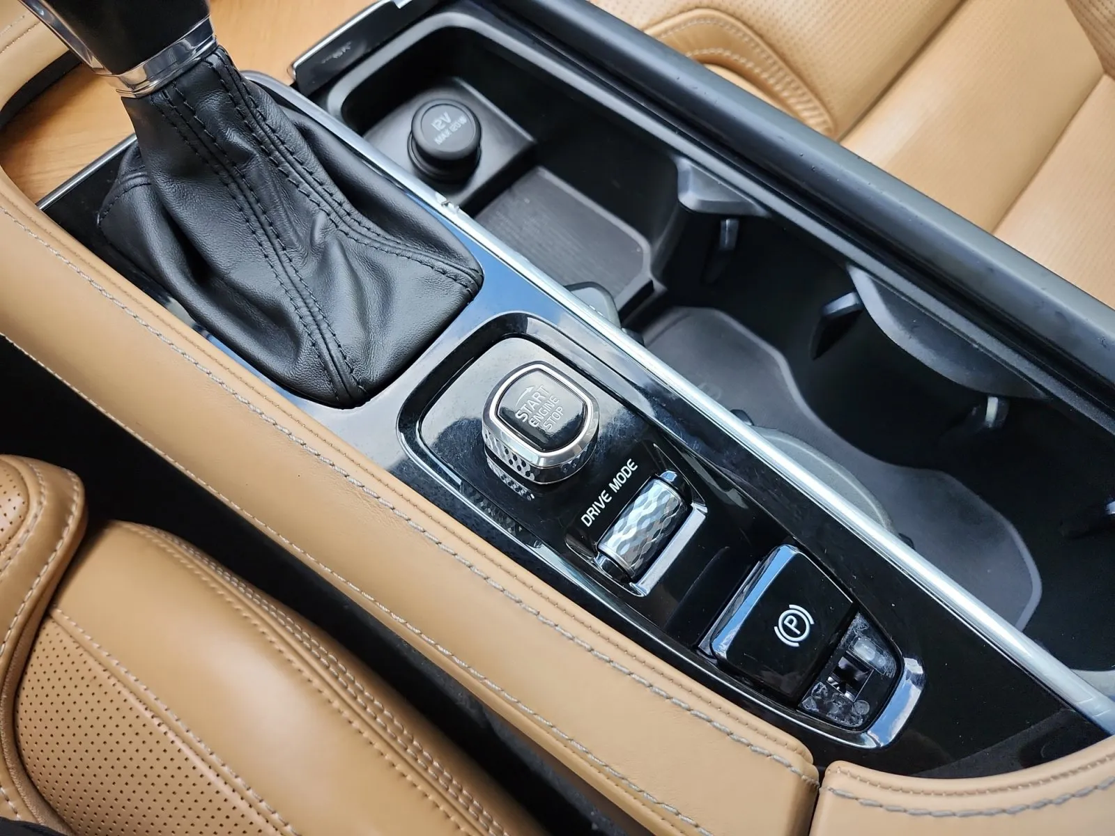 Volvo XC90 photo 25