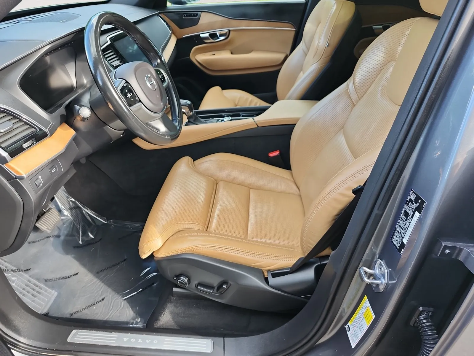 Volvo XC90 photo 9