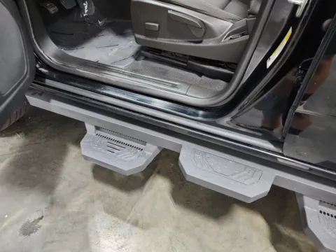 More photos of 2021 GMC Canyon 4WD Elevation at Auto Boutique Ohio, OH