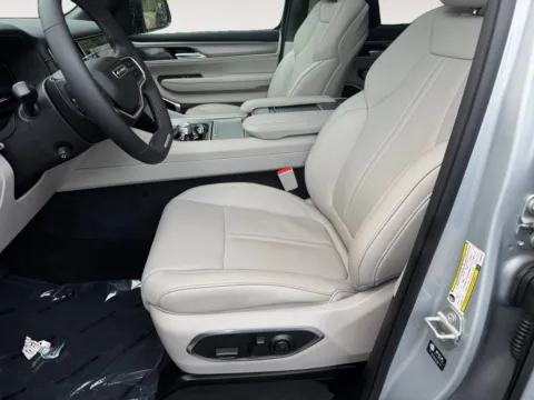 More photos of 2025 Jeep Wagoneer Series III at Auto Boutique Ohio, OH