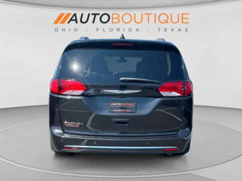 More photos of 2017 Chrysler Pacifica Touring-L Plus at Auto Boutique Ohio, OH