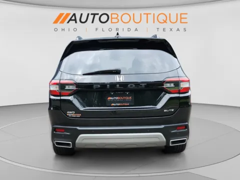 More photos of 2023 Honda Pilot Elite at Auto Boutique Ohio, OH