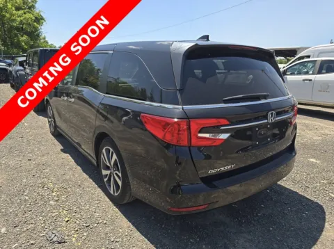 More photos of 2023 Honda Odyssey Touring at Auto Boutique Ohio, OH