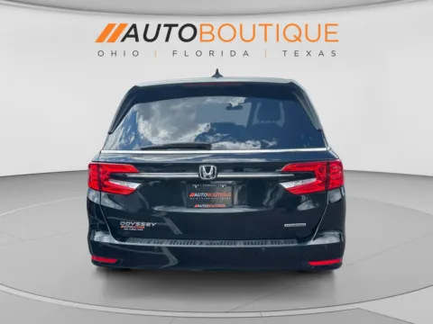 More photos of 2023 Honda Odyssey Touring at Auto Boutique Ohio, OH