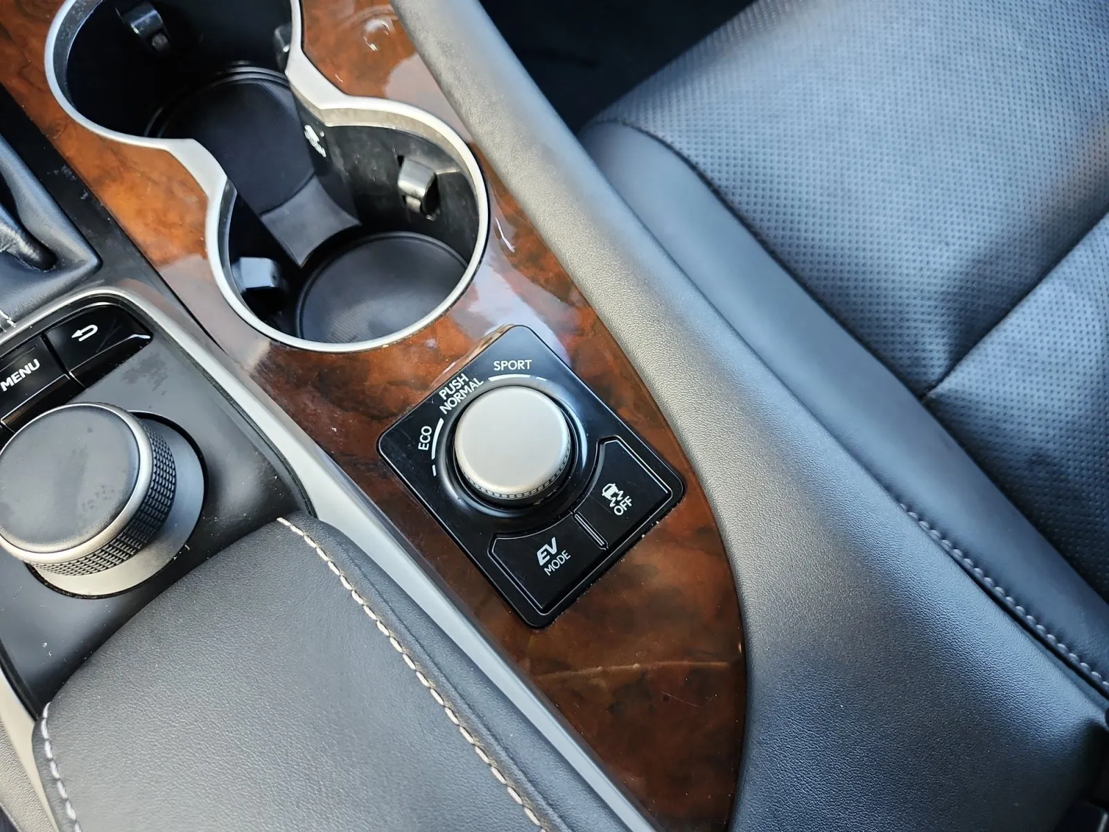 Lexus RX photo 24