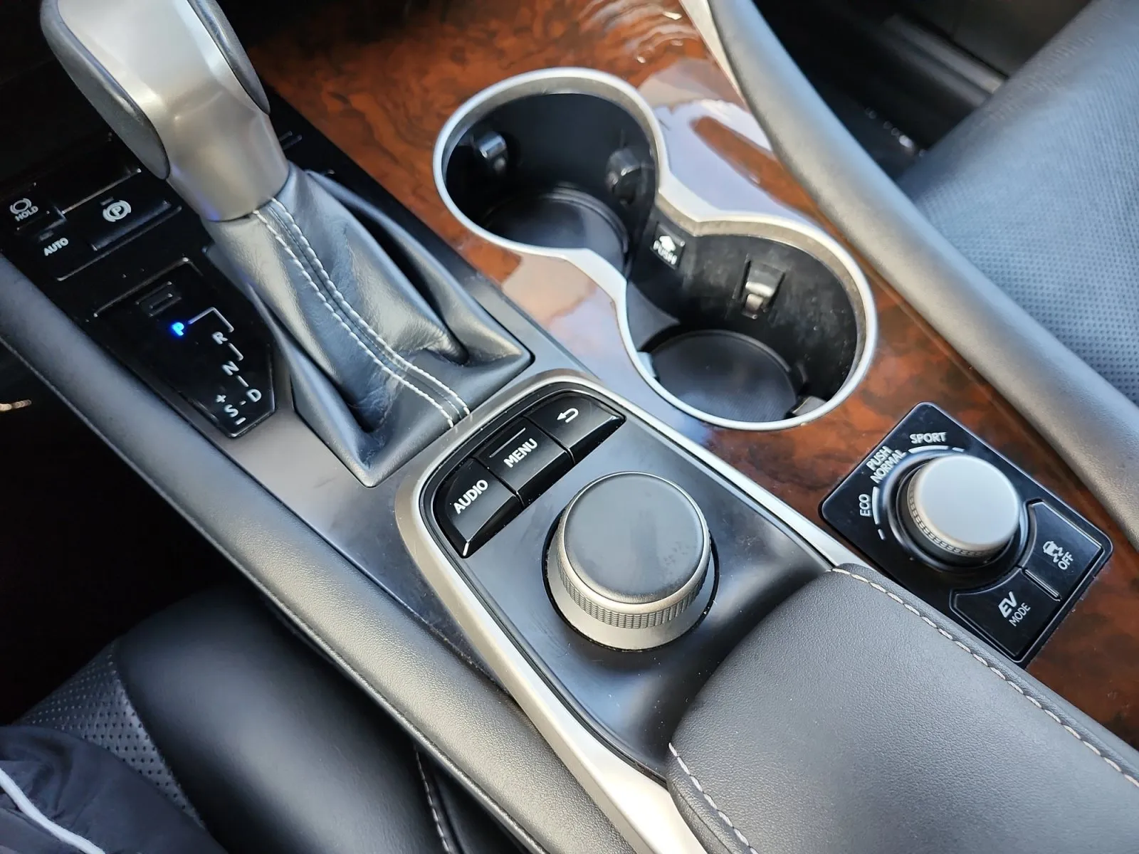 Lexus RX photo 23